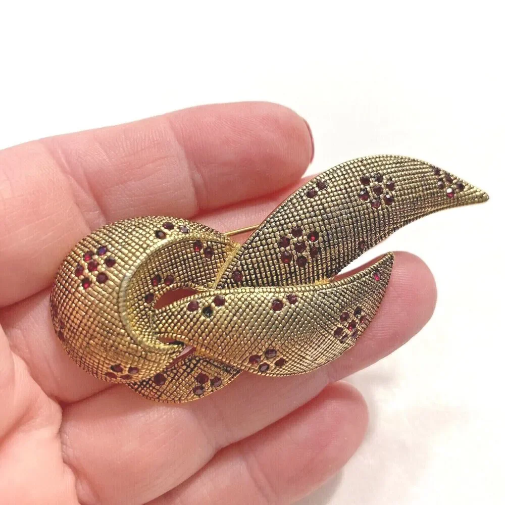 Textured Gold statement brooch mod knot tiny red rhinestones Art Deco with FLAW